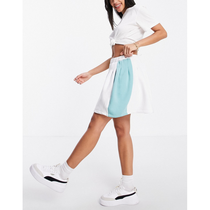 Missguided pleated skirt in...