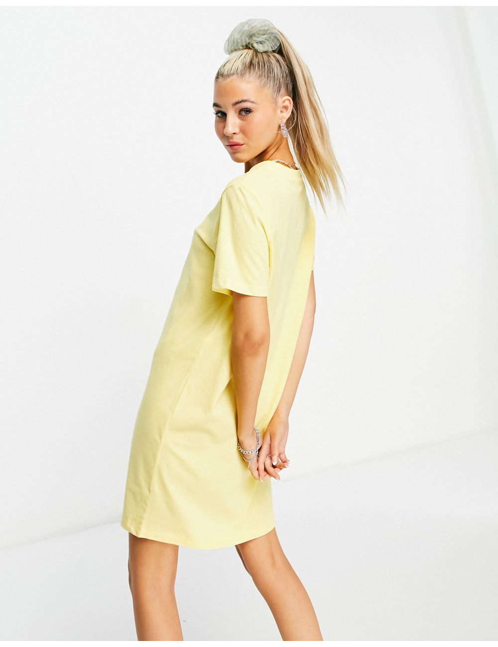 Only t-shirt dress in yellow