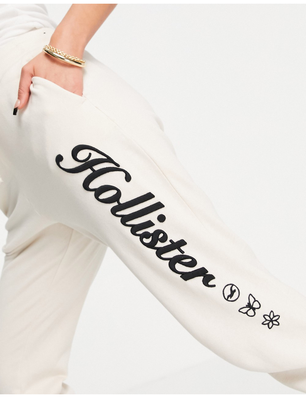 Hollister logo jogger in cream