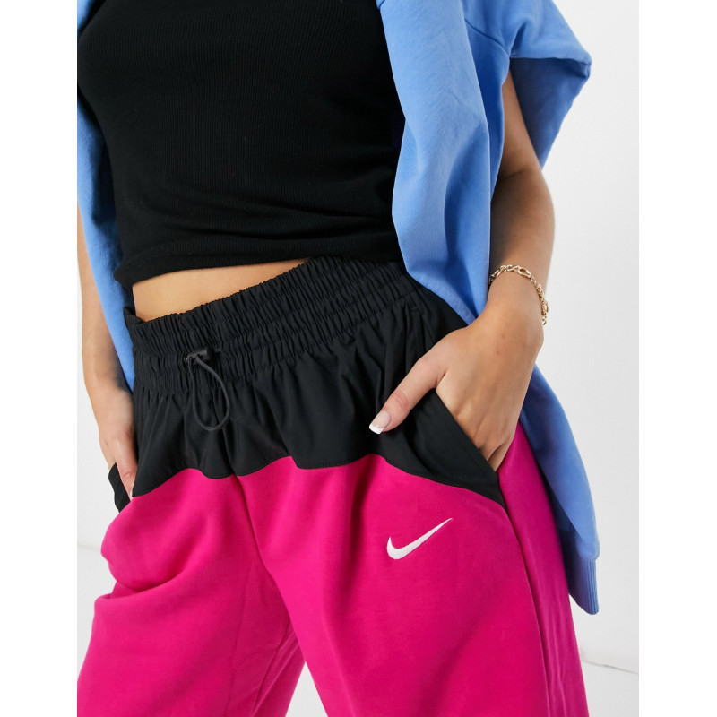 Nike Icon Clash bottoms in...
