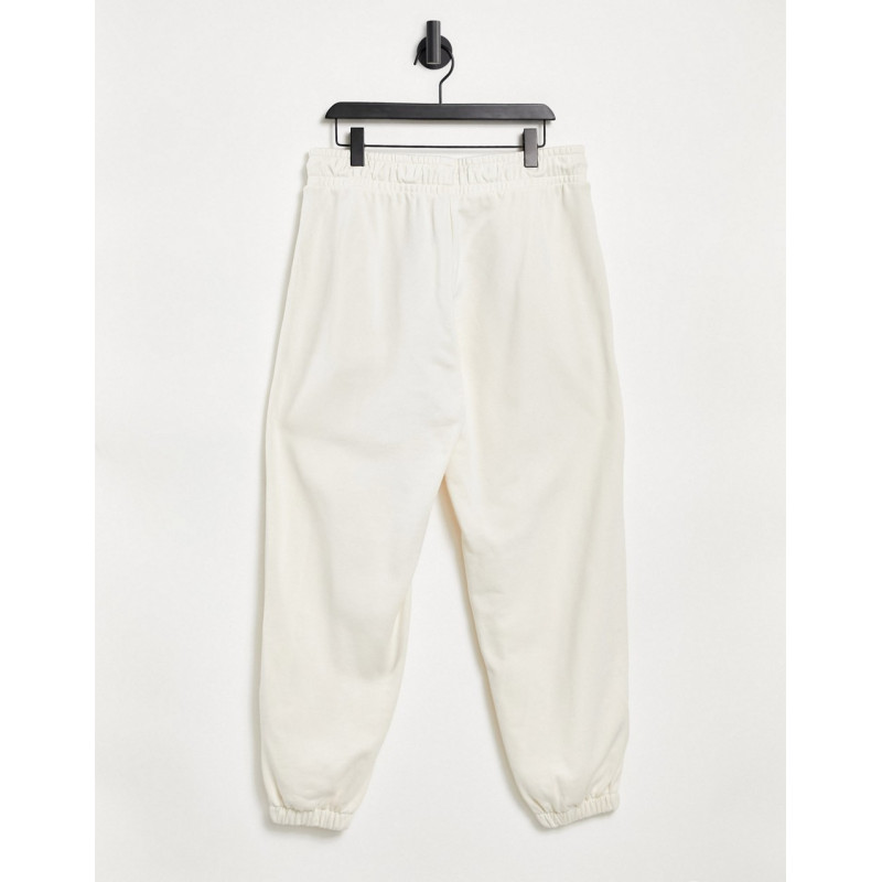 Puma classic relaxed jogger...