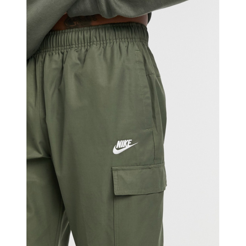 Nike Club Essentials woven...