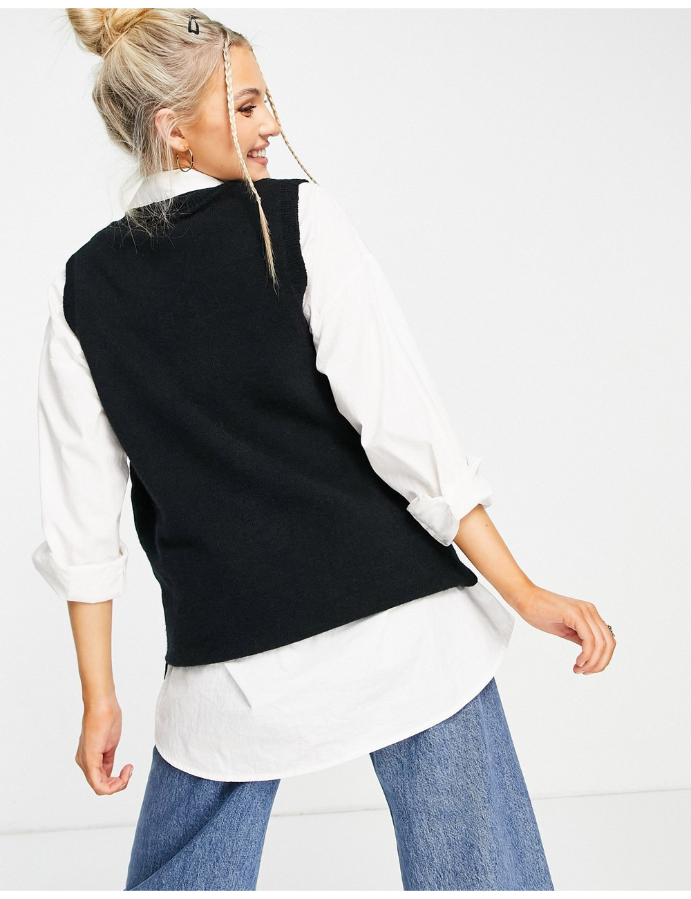 QED London knitted vest in...
