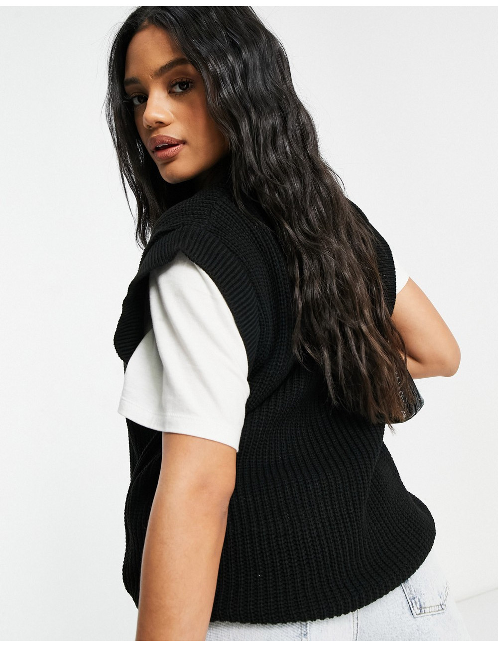 NaaNaa knitted vest in black