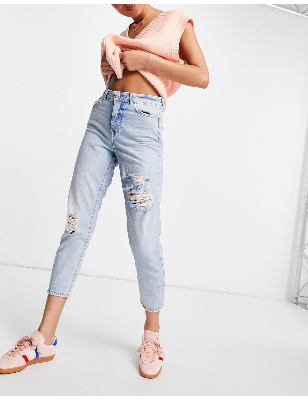 New Look ripped mom jean in...