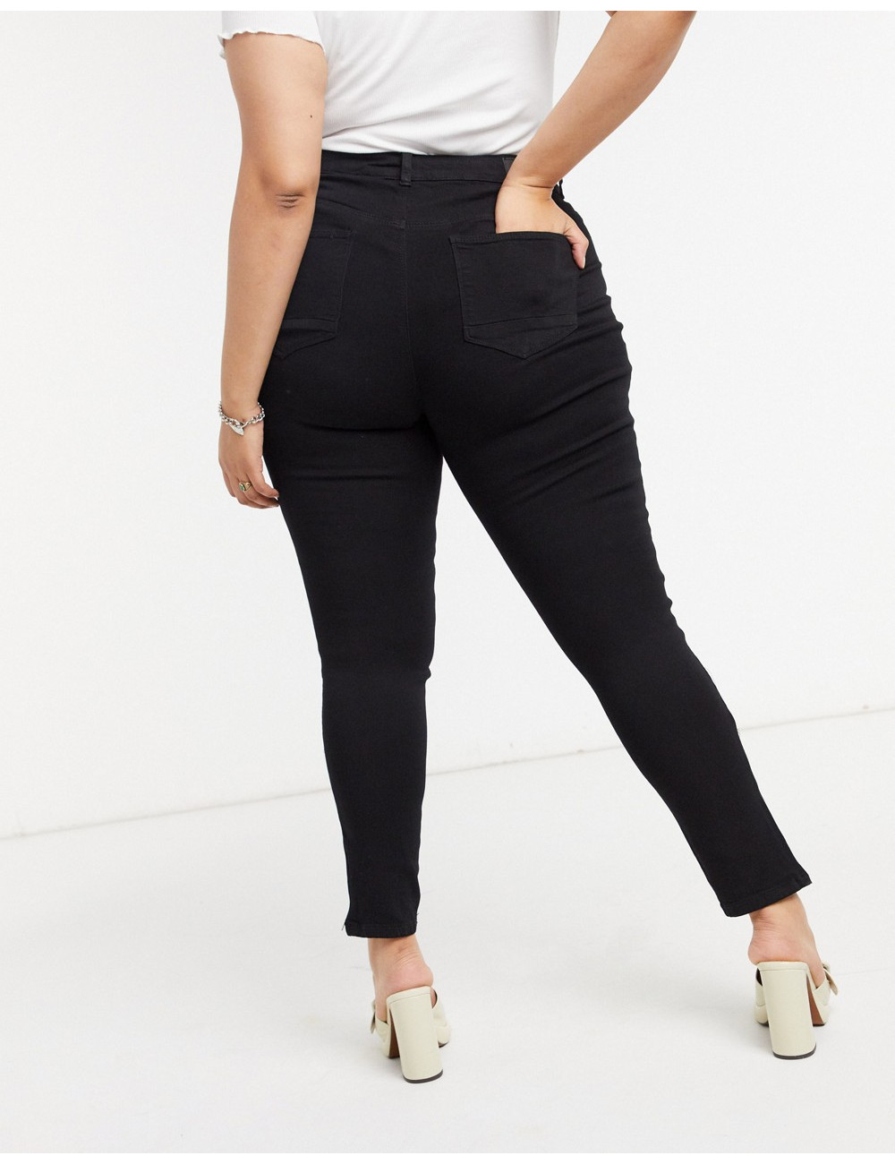 Only curve skinny jean in...