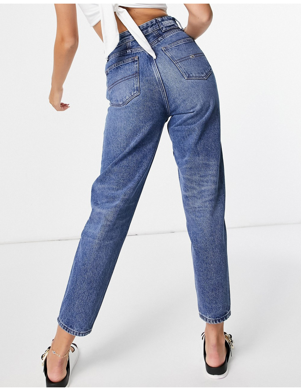 Tommy Jeans mom jean in mid...