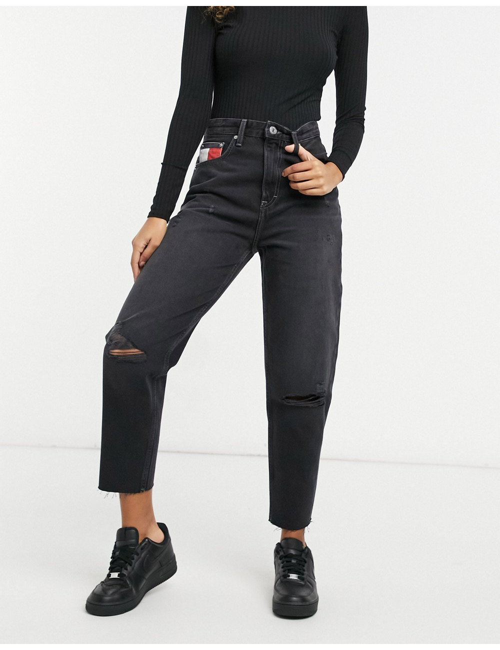 Tommy Jeans mom jean in black