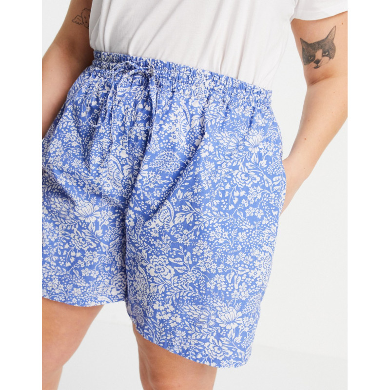 Only Curve cotton shorts in...