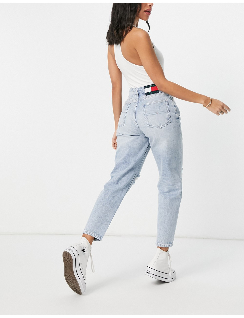 Tommy Jeans mom jean in...