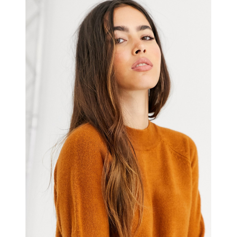 b.Young round neck jumper