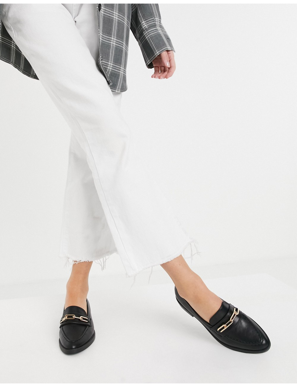 Glamorous loafers with gold...