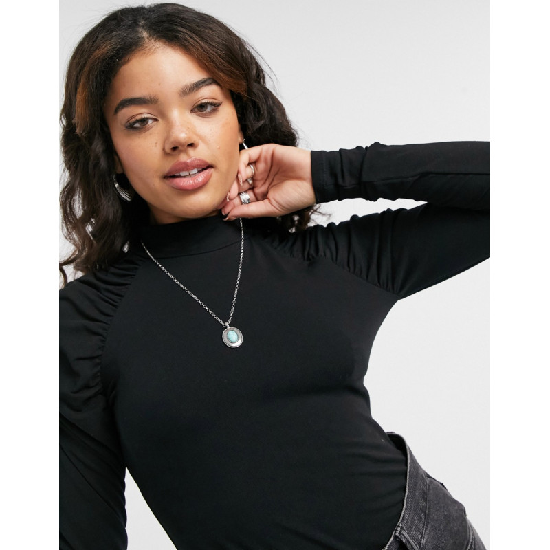 Only ruched sleeve top in...