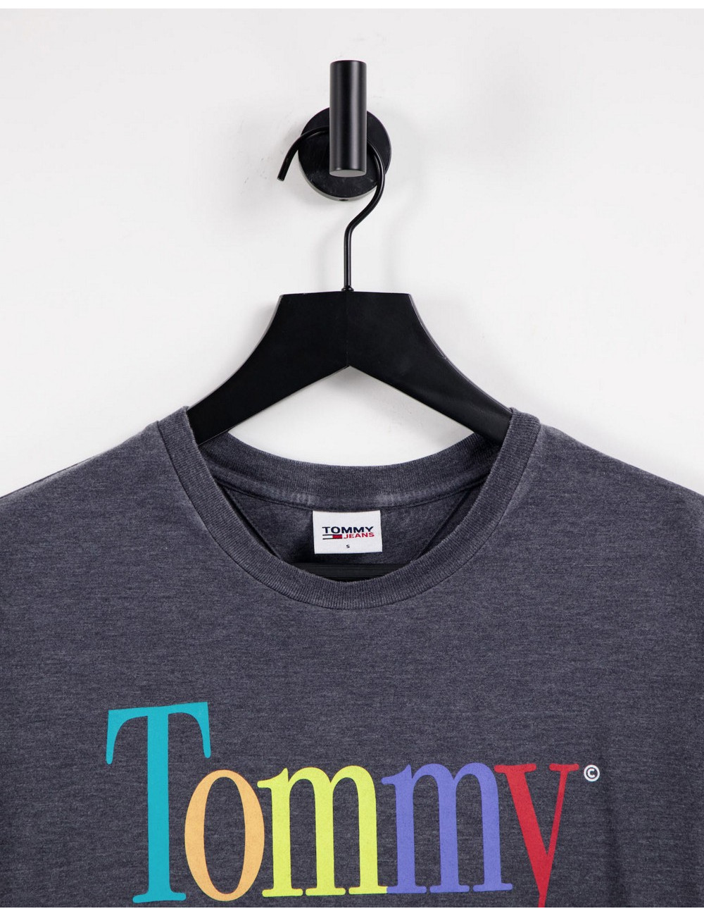Tommy Jeans rainbow logo...