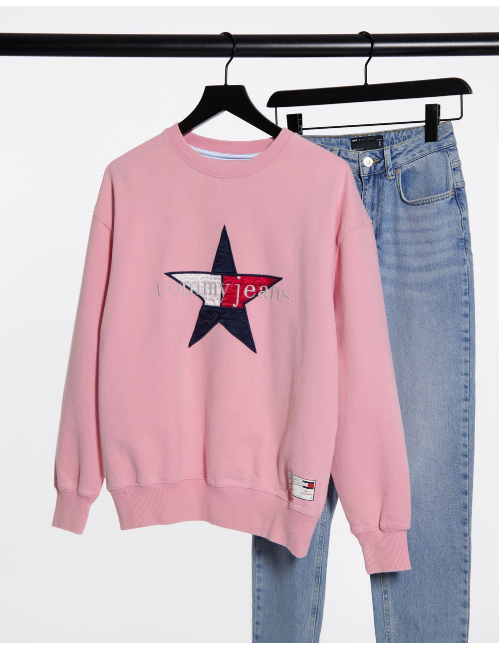 Tommy Jeans flag crew neck...