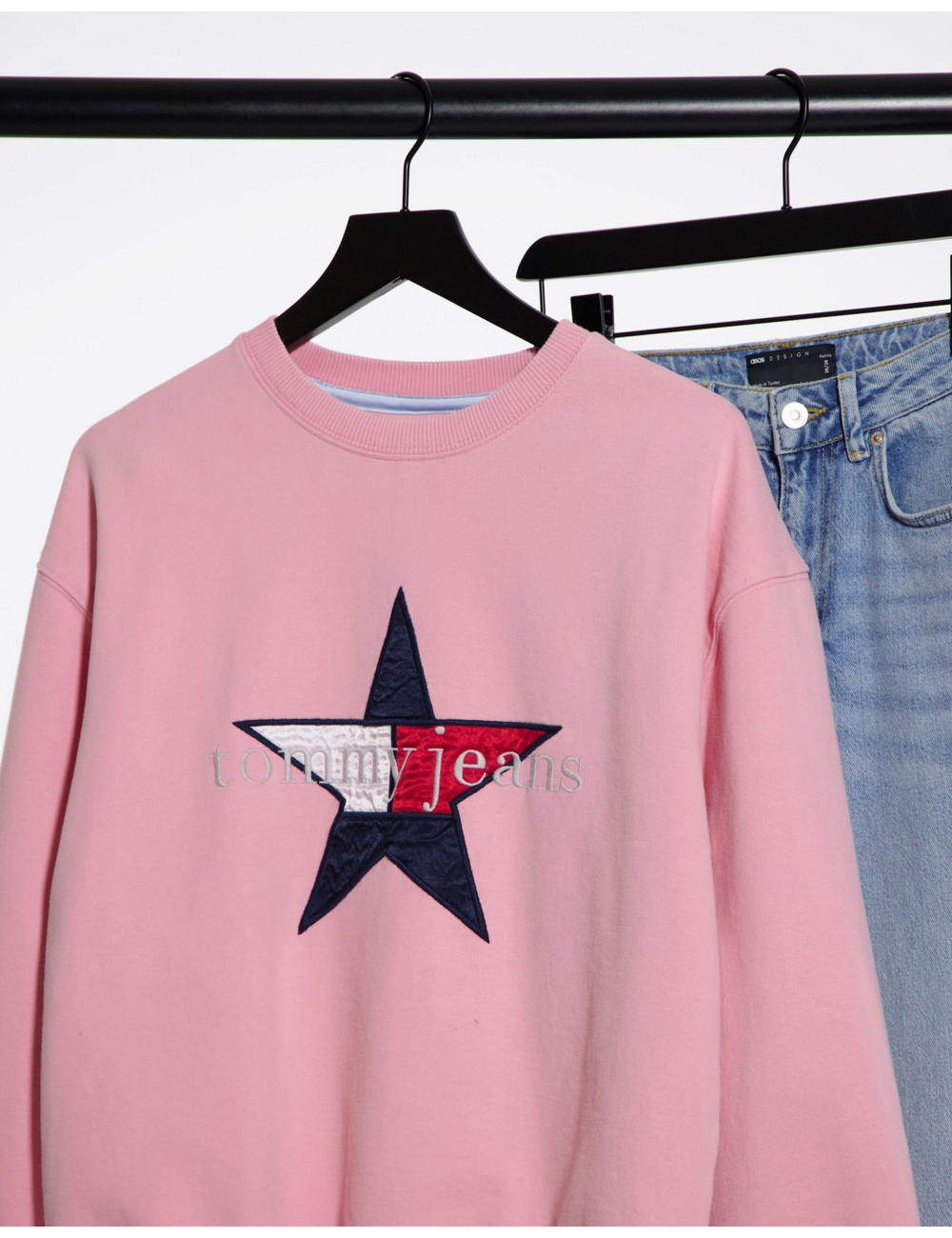 Tommy Jeans flag crew neck...