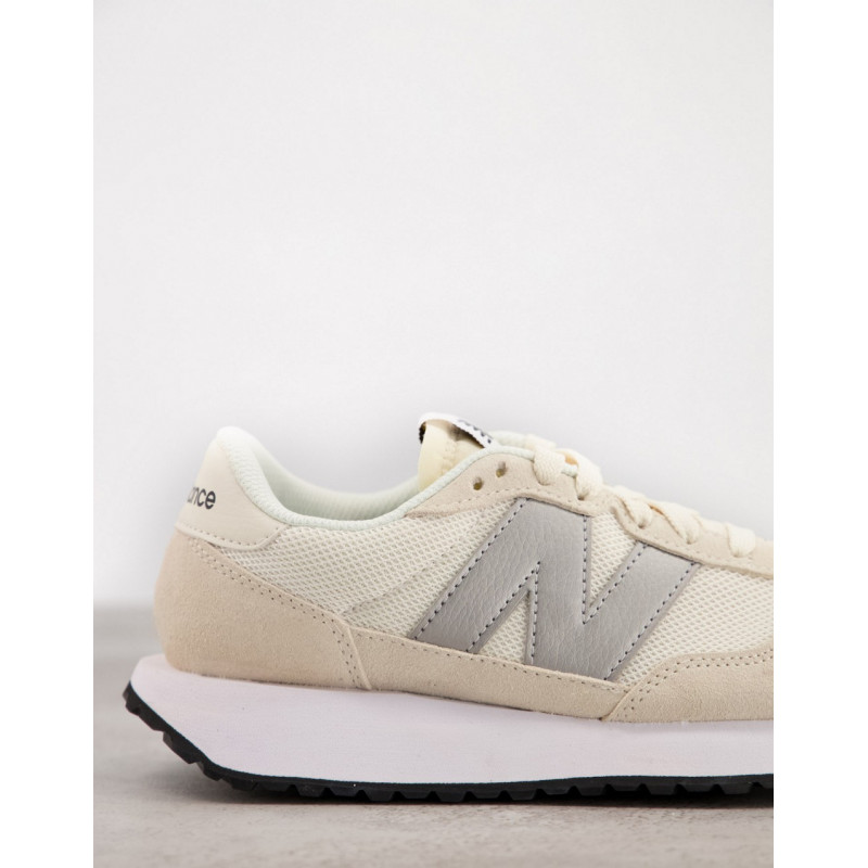 New Balance 237 trainers in...