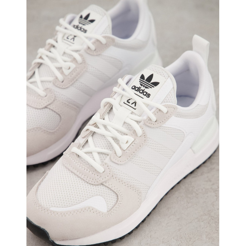 adidas ZX 700 trainers in...