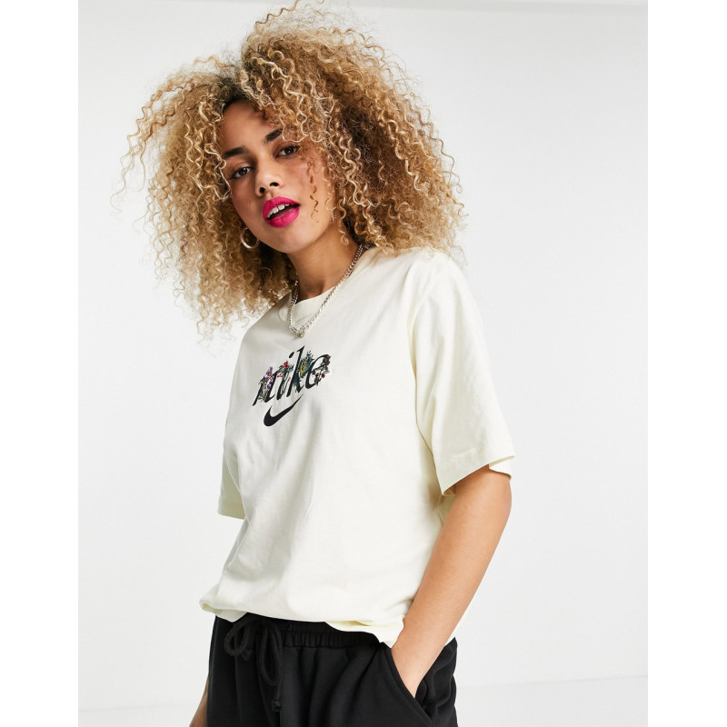 Nike boxy nature t-shirt in...