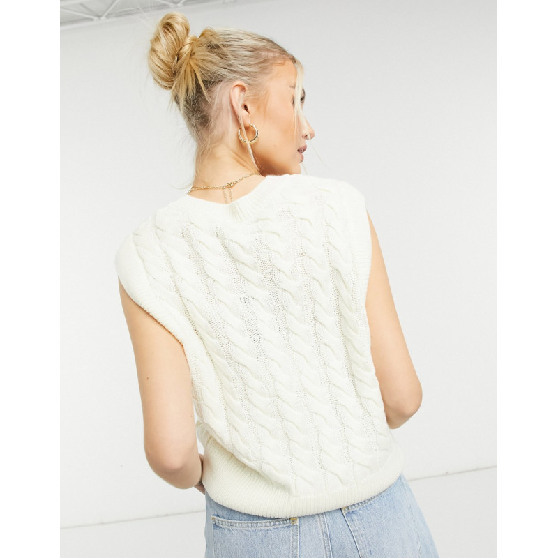 New Look cable knit vest in...