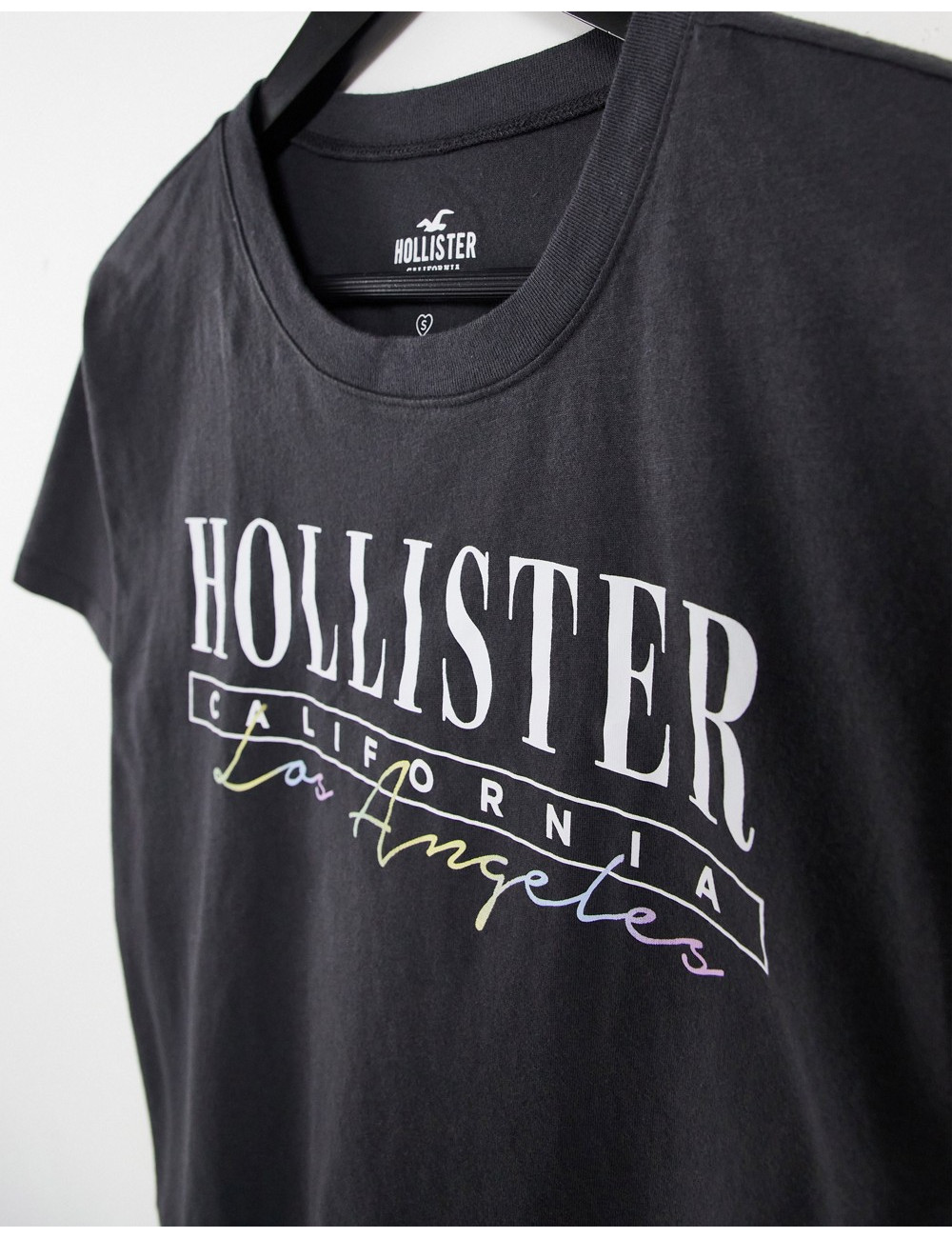 Hollister logo t shirt in...