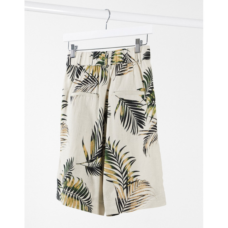Object tailored city shorts...