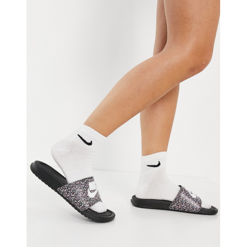 Nike Benassi Sliders in black