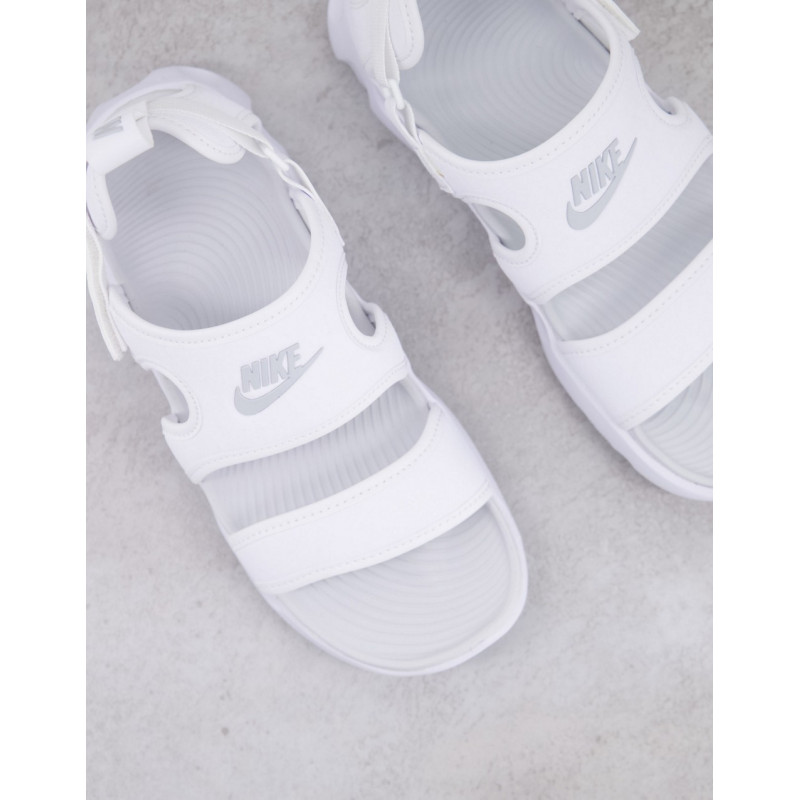 Nike Owaysis Sandals in white
