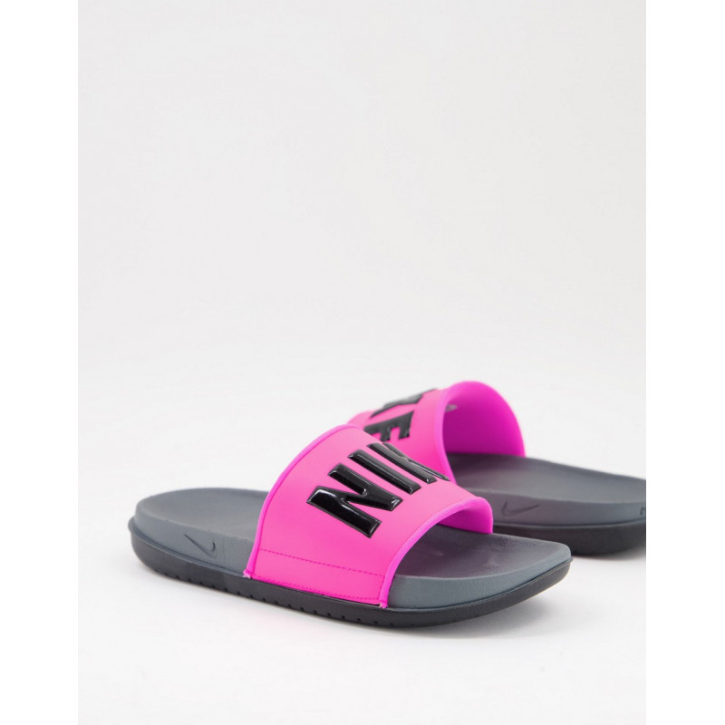 Nike Offcourt Sliders in pink