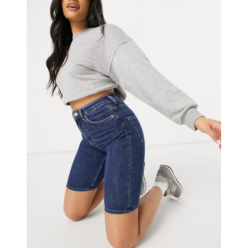 Weekday Body High Shorts in...