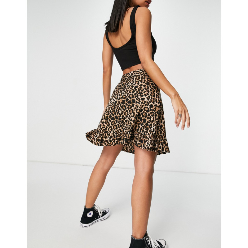 NA-KD mini skirt in leopard...