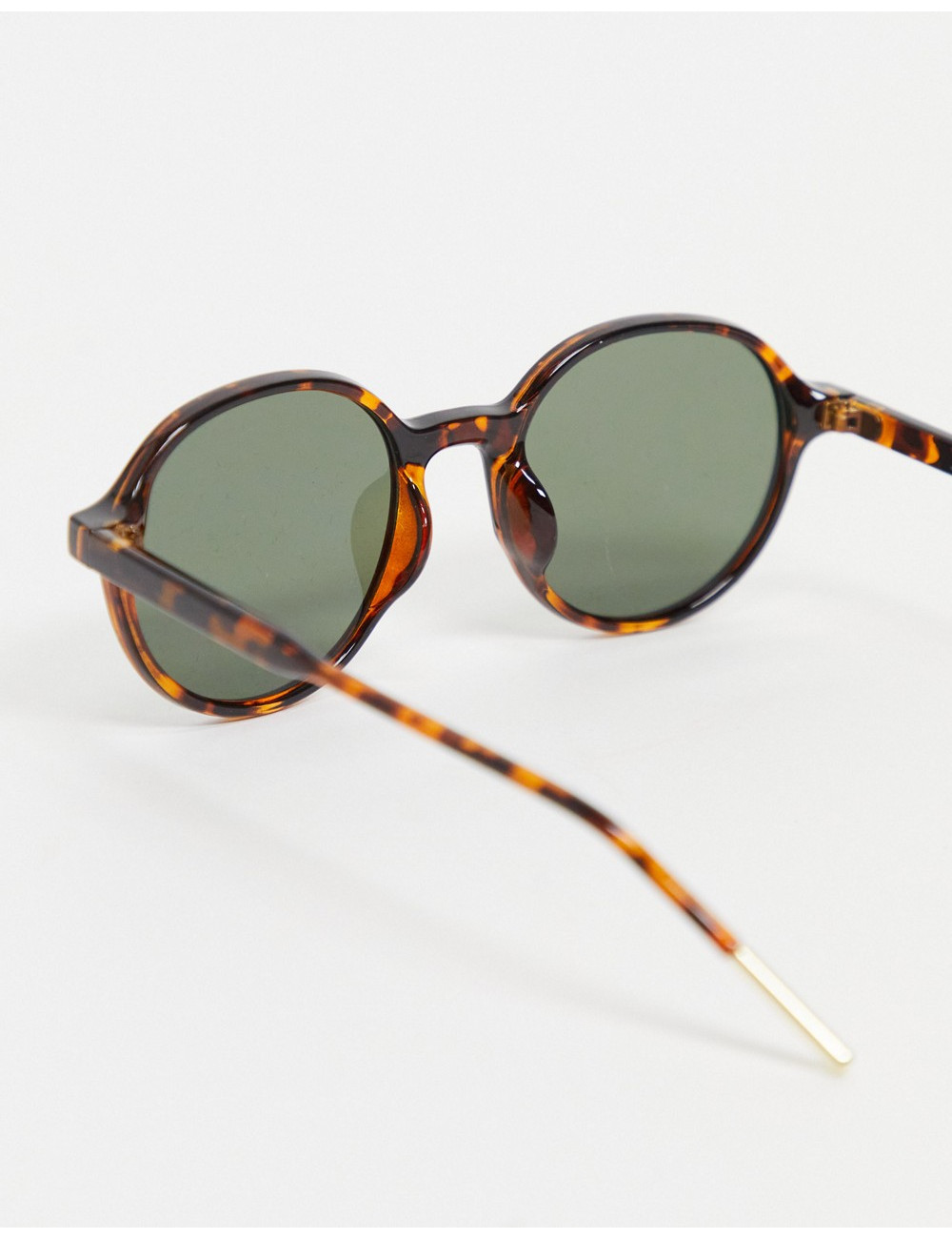 Object round sunglasses in...