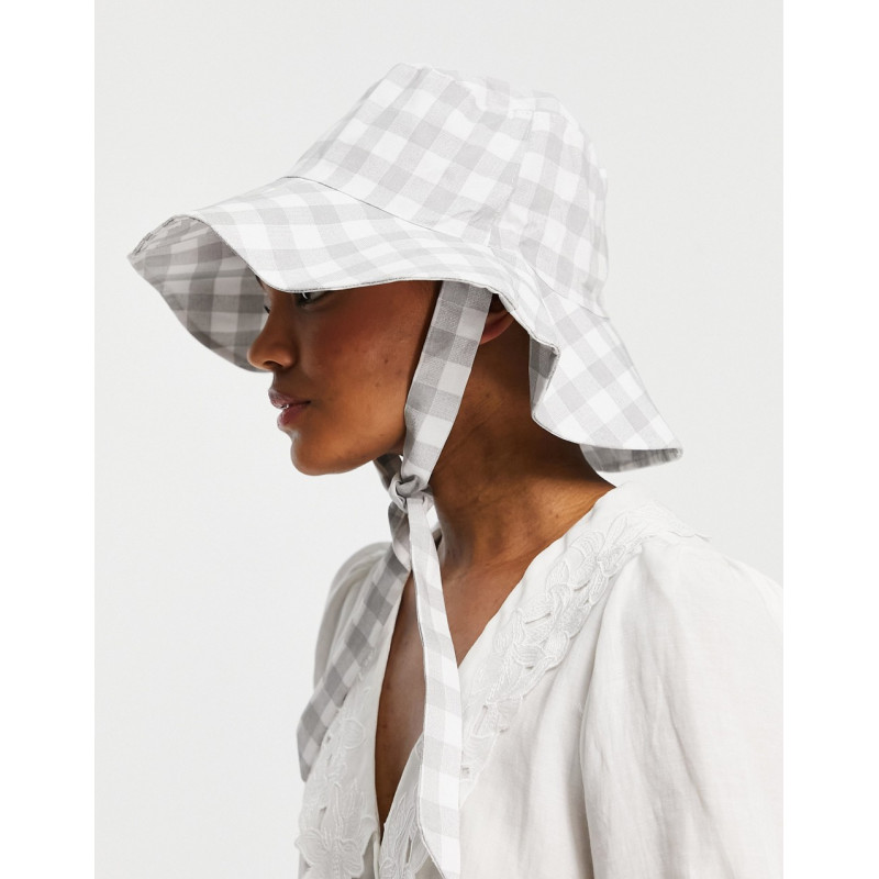 Boardmans sun hat with chin...