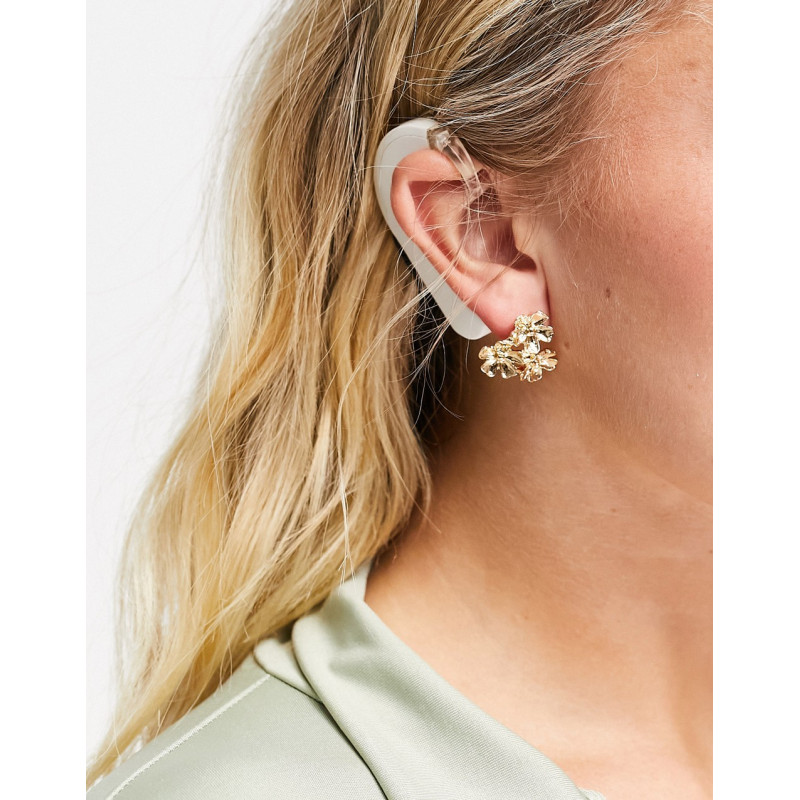 Saint Lola flower earrings...