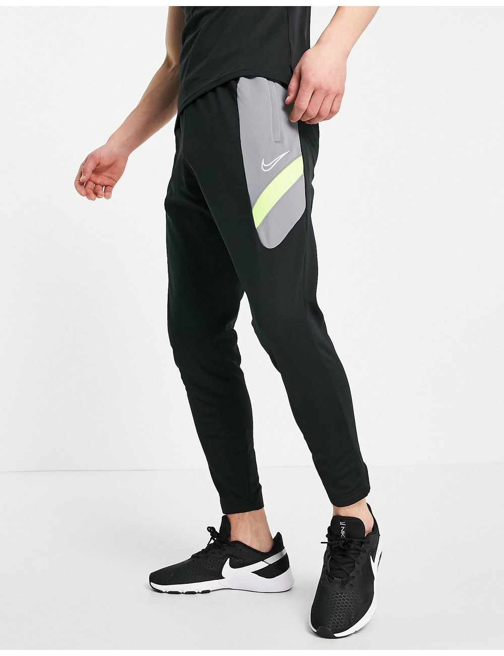 Nike Logo Stripe Track Pant