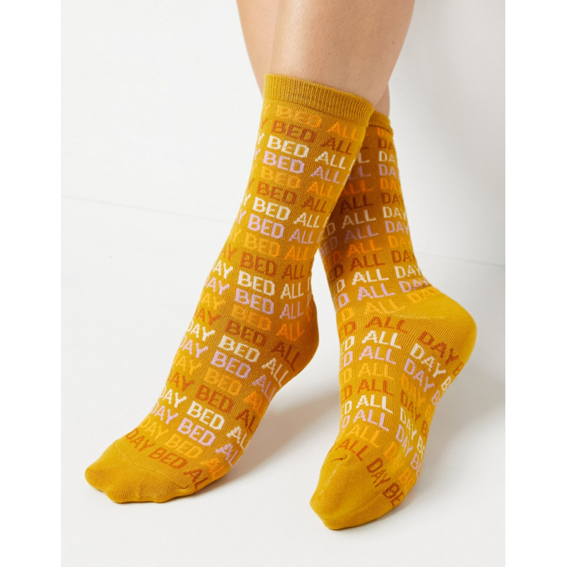 Typo socks with slogan 'bed...