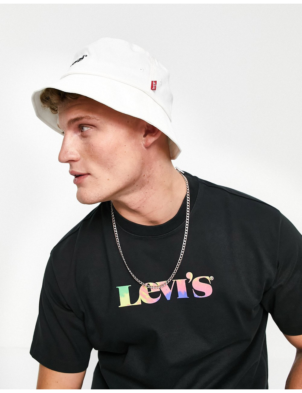 Levi's bucket hat in white...