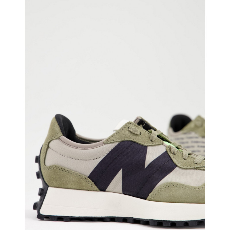 New Balance 327 trainers in...