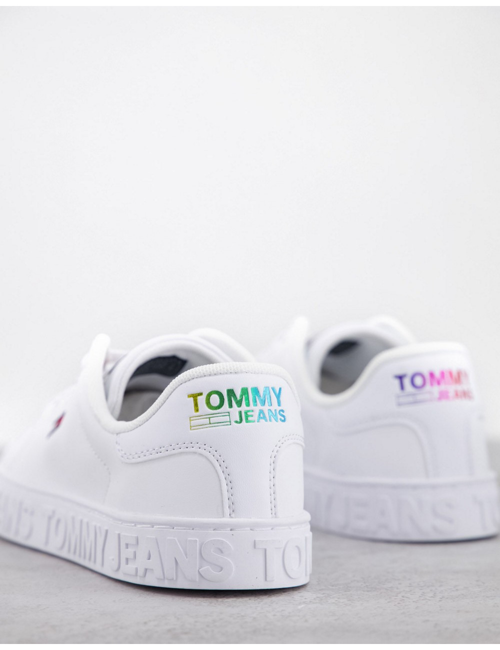 Tommy Jeans logo flatform...