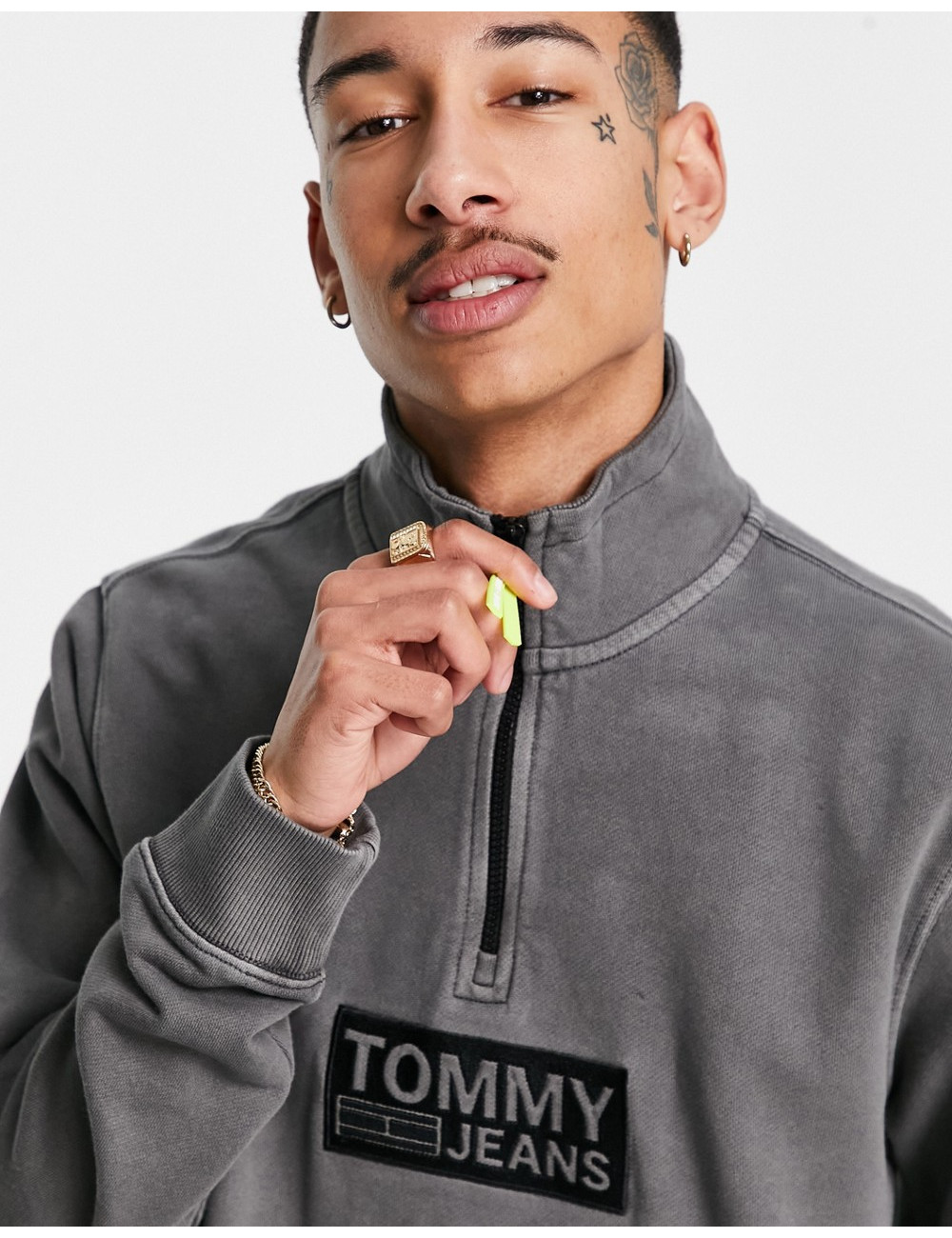 Tommy Jeans tonal corp logo...