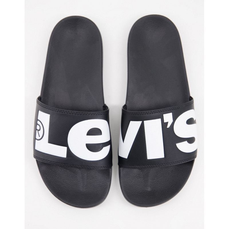 Levi's slider in black with...
