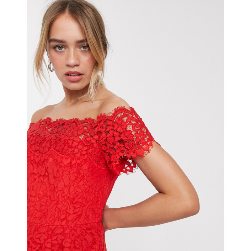 Whilstes off shoulder lace...