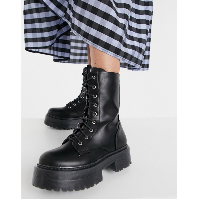 NA-KD profile lace up boots...