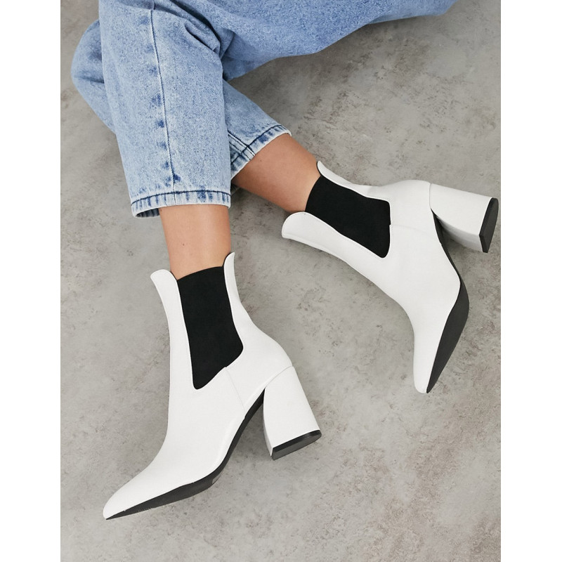 New Look curved heel high...