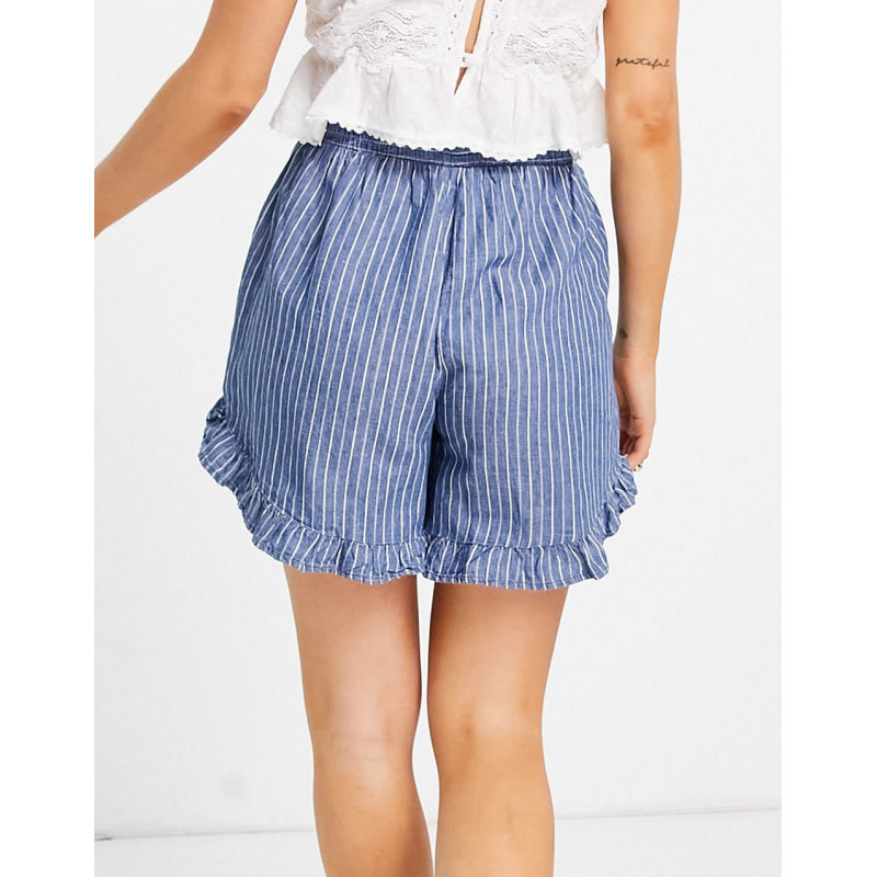 Pieces frill hem shorts in...