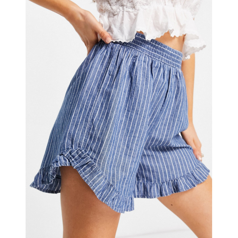 Pieces frill hem shorts in...