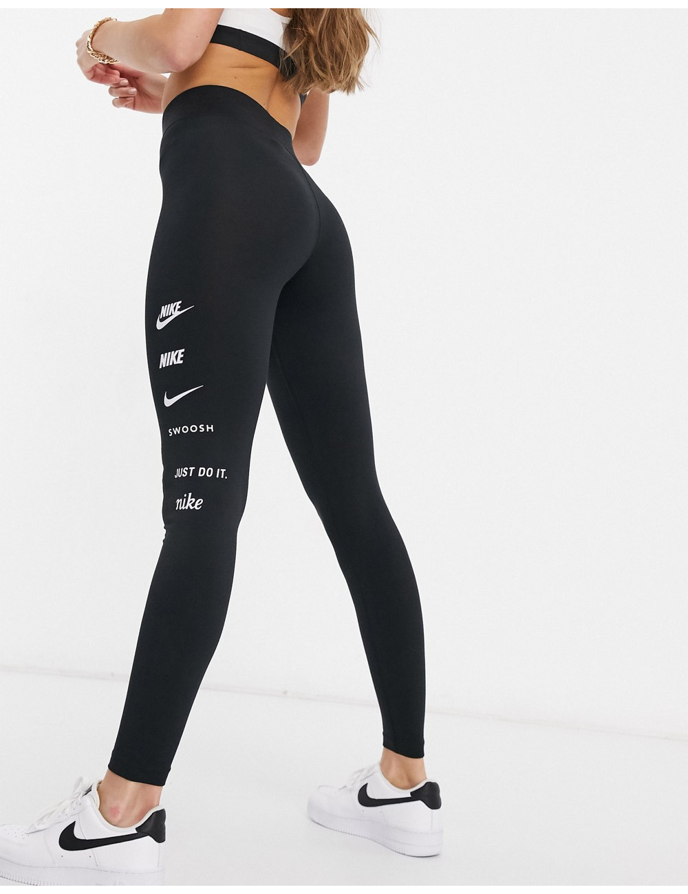 Nike leggings in black with...