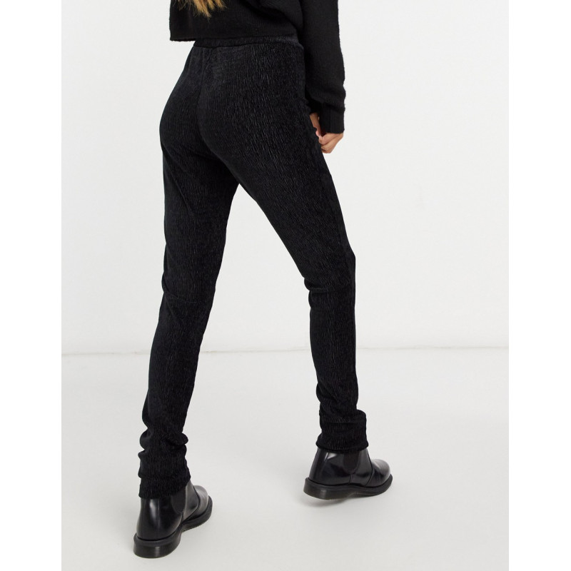 Object legging in textured...