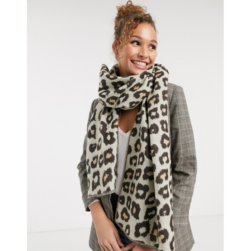 Oasis scarf in leopard print