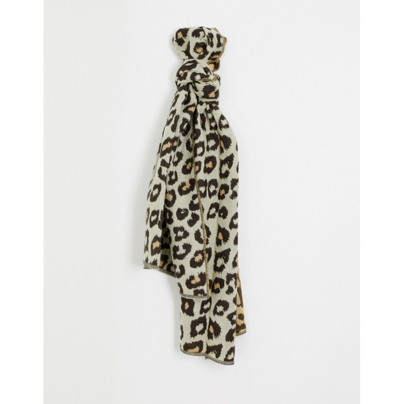 Oasis scarf in leopard print